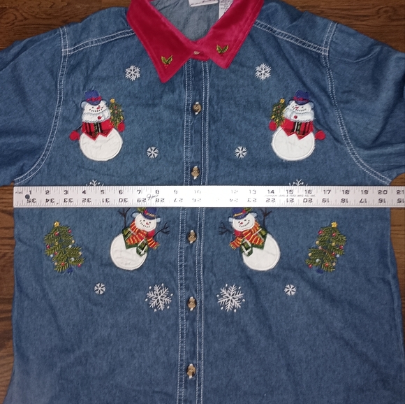 Womens Bobbie Brooks Christmas Tree Snowman Snowflake Embroidered Denim Shirt - Picture 2 of 9